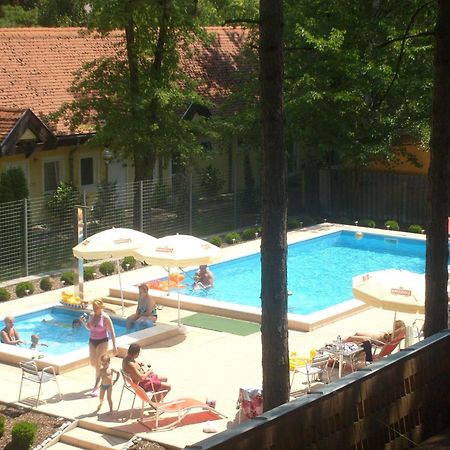 Hotel Korona Siofok Luaran gambar