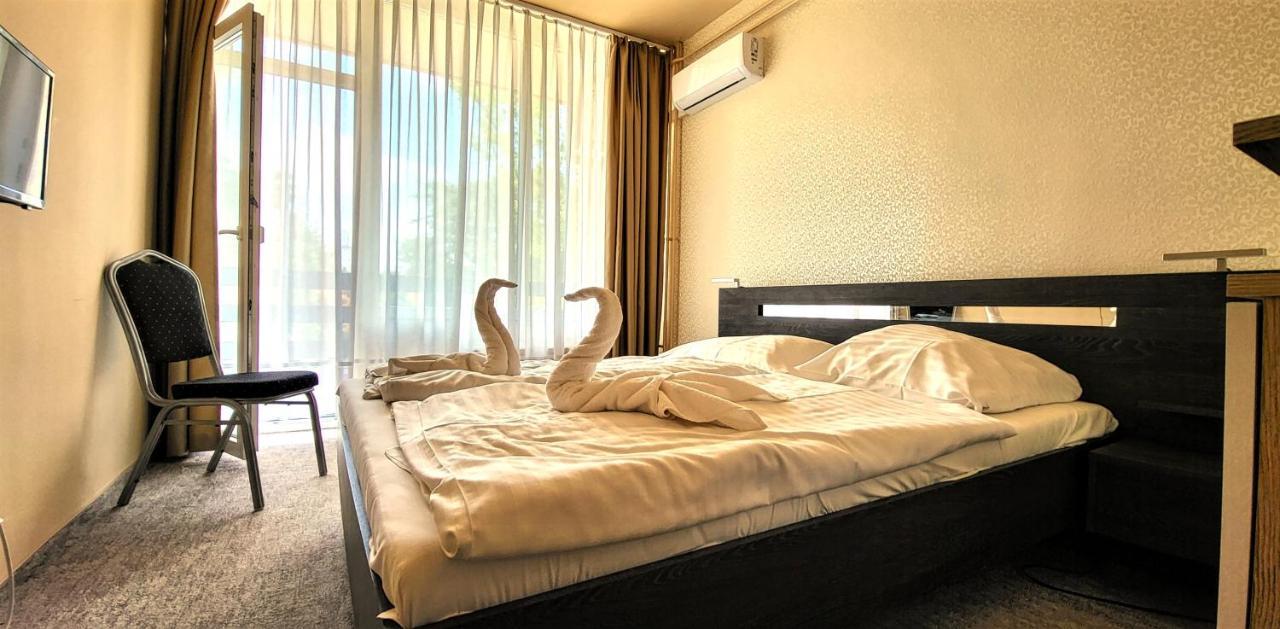 Hotel Korona Siofok Luaran gambar