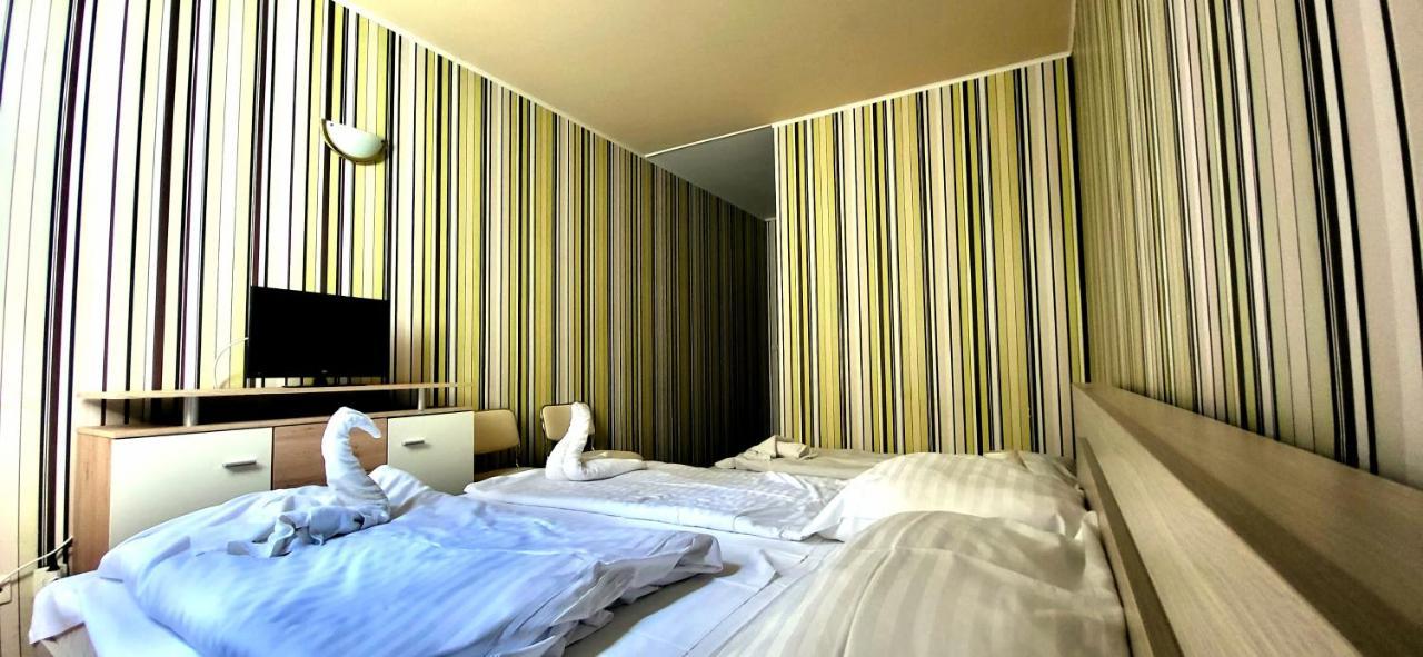 Hotel Korona Siofok Luaran gambar