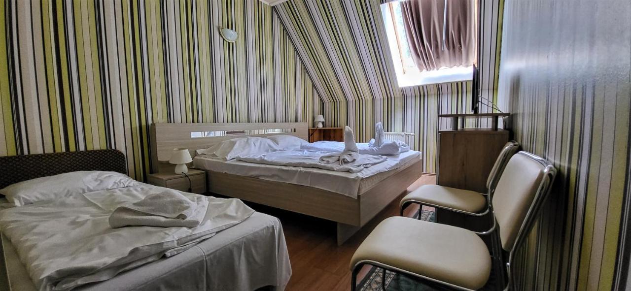 Hotel Korona Siofok Luaran gambar