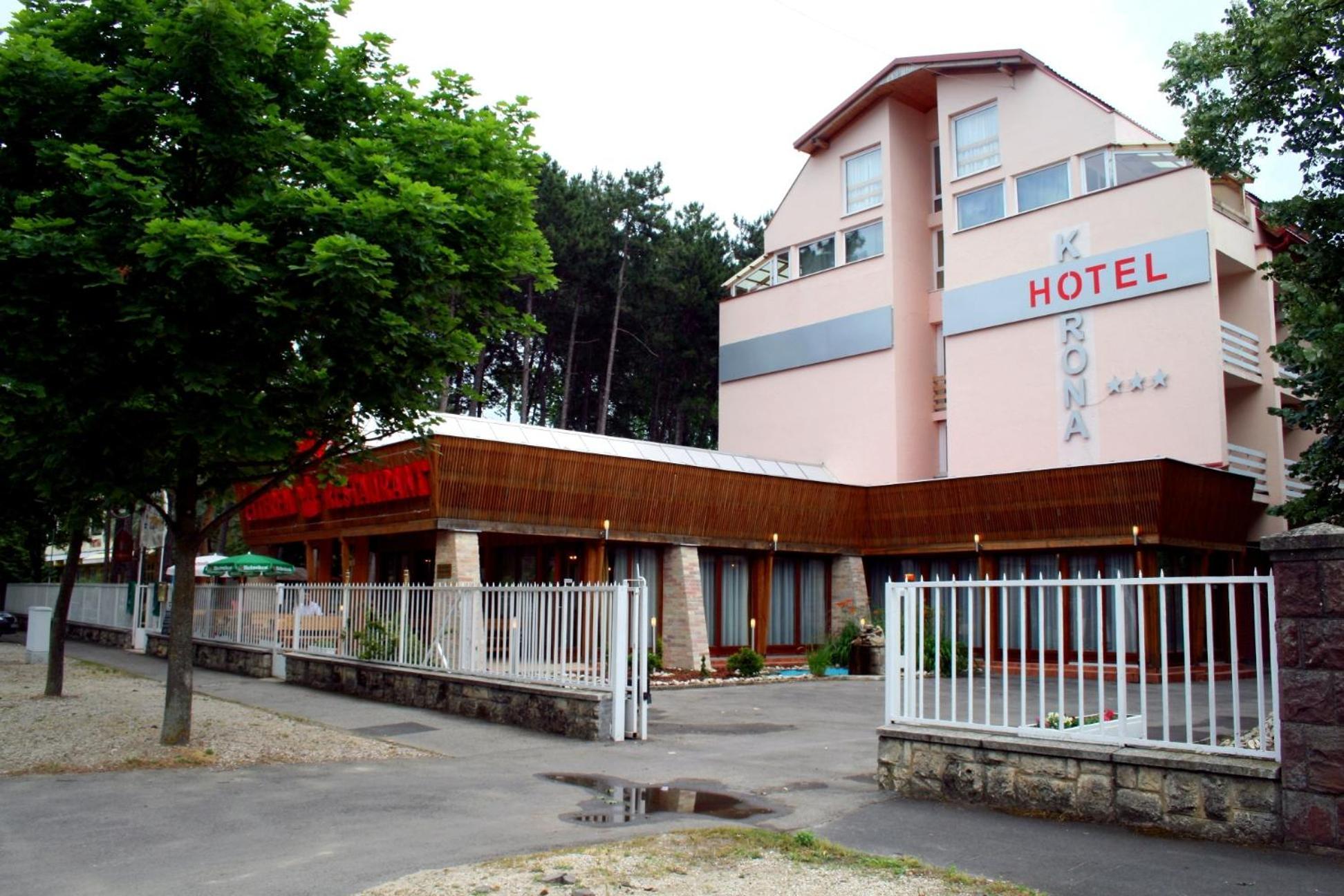 Hotel Korona Siofok Luaran gambar
