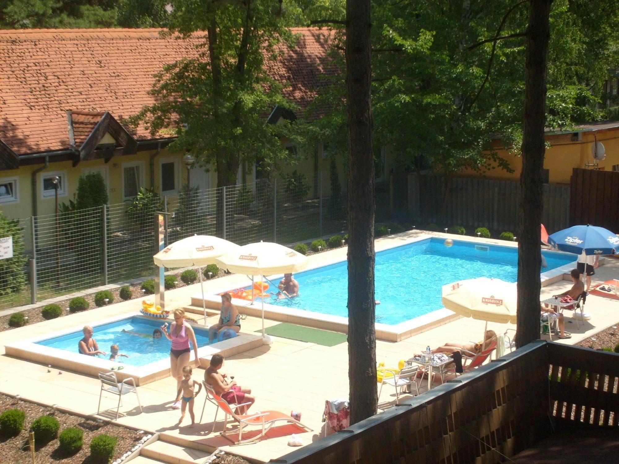 Hotel Korona Siofok Luaran gambar