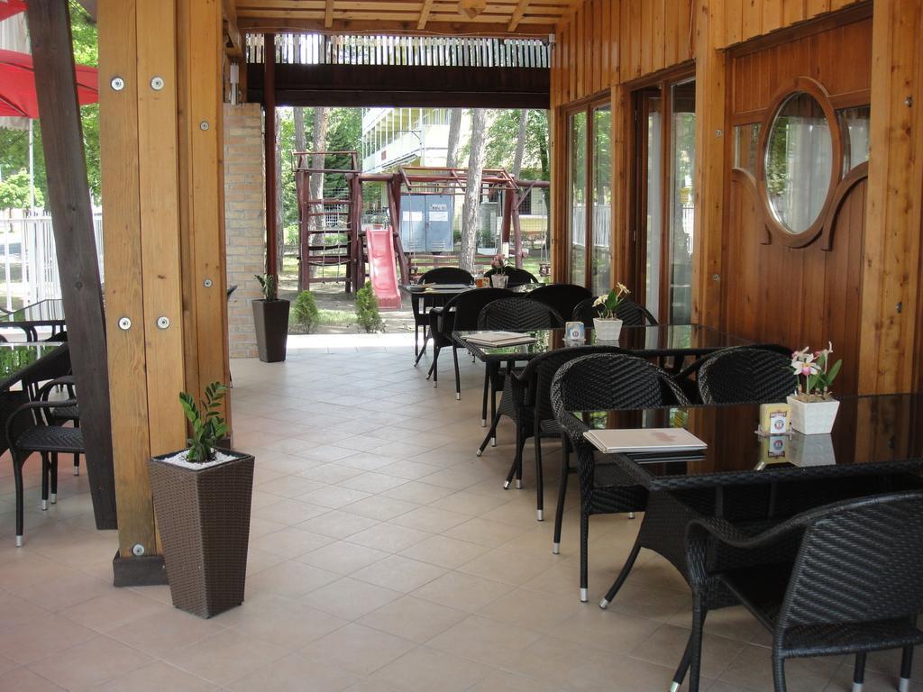 Hotel Korona Siofok Luaran gambar