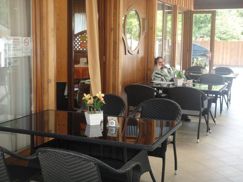 Hotel Korona Siofok Luaran gambar