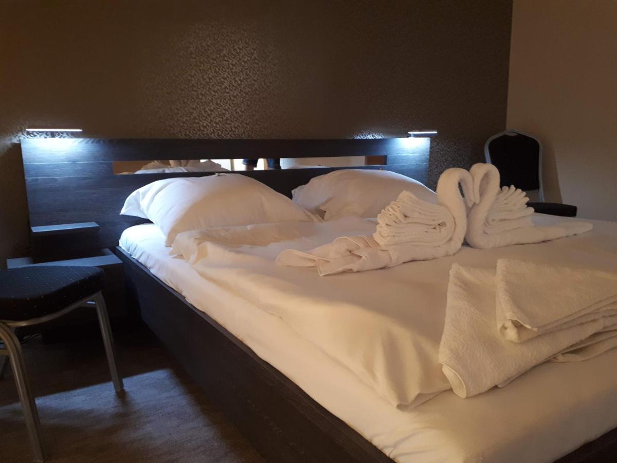 Hotel Korona Siofok Luaran gambar