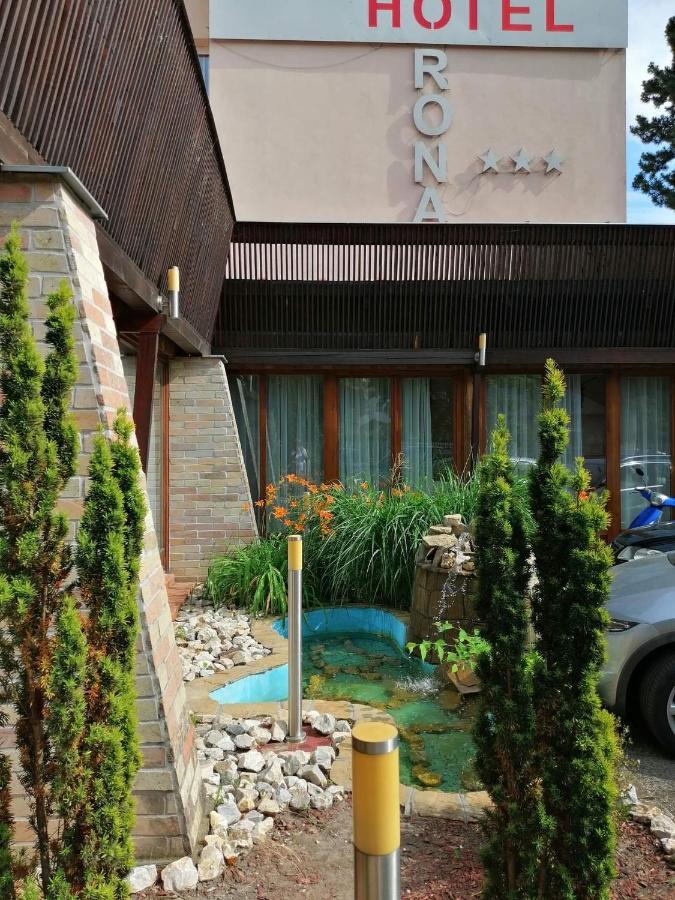 Hotel Korona Siofok Luaran gambar