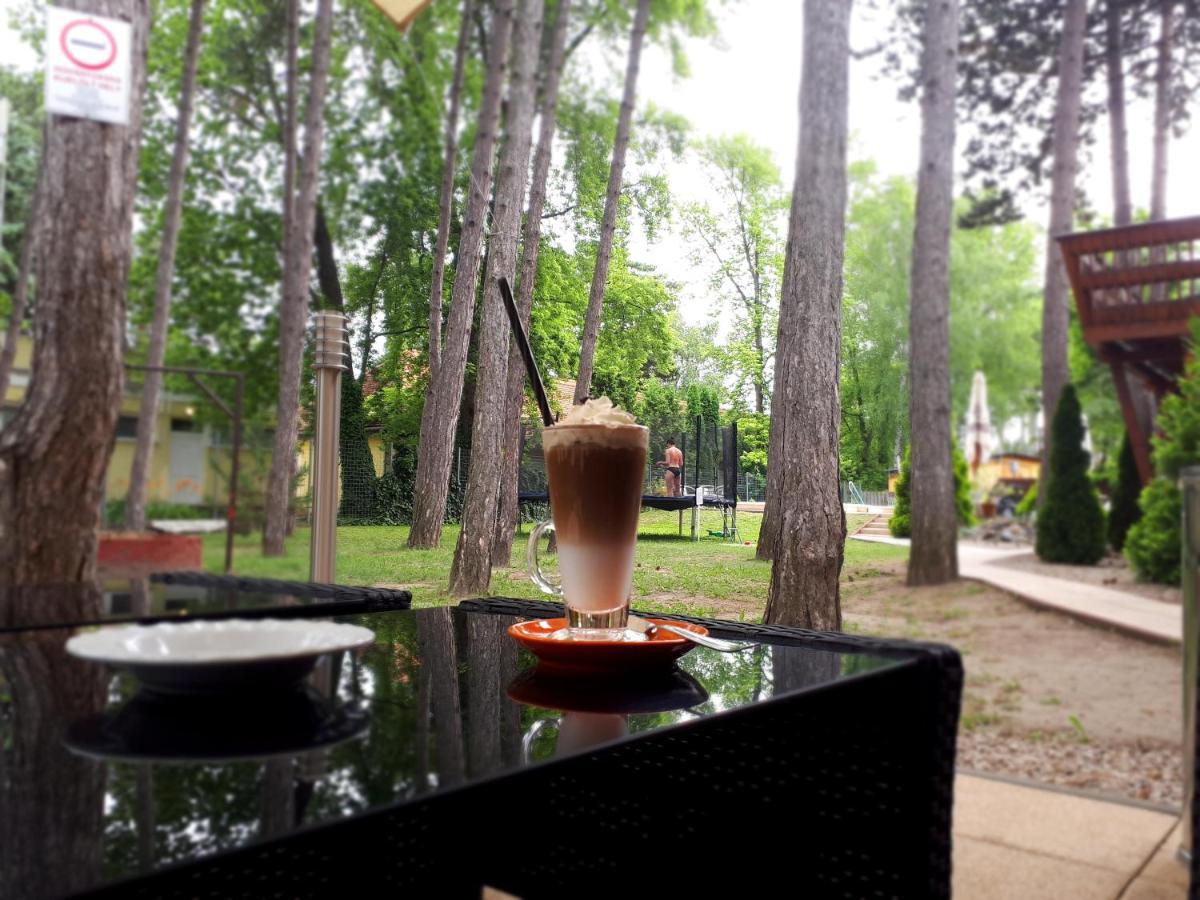 Hotel Korona Siofok Luaran gambar